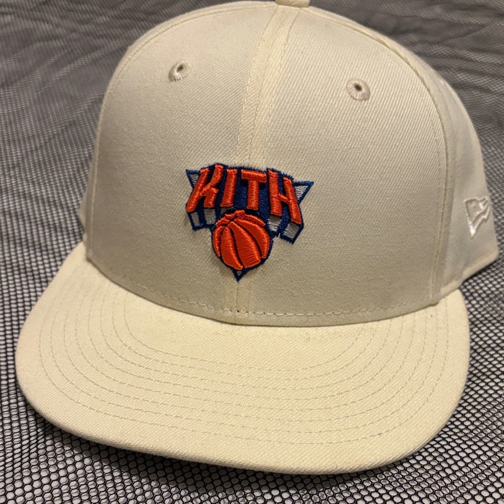 Kith X NEW ERA NY KNICKS fitted, never worn. size 7 3/8